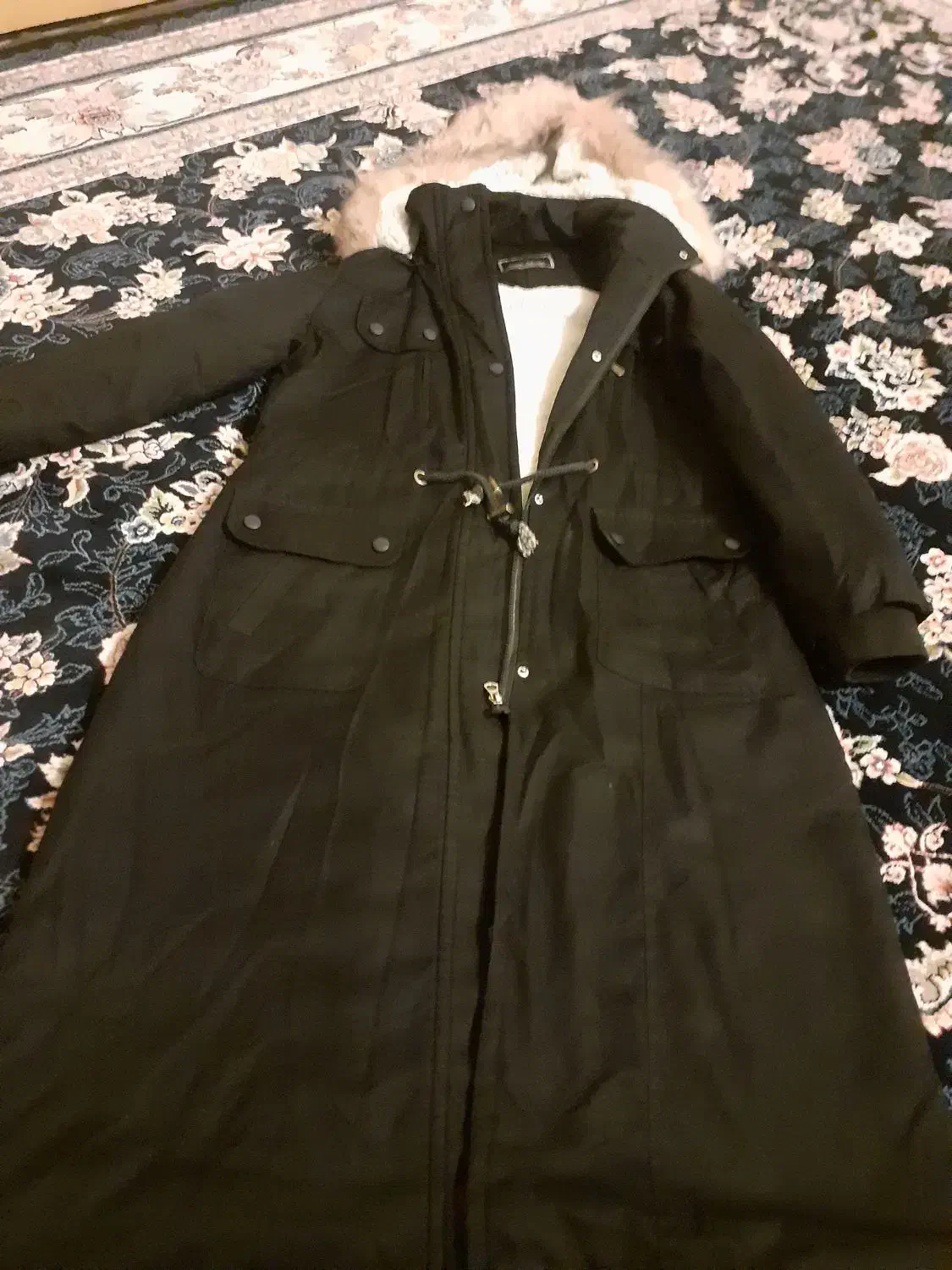 کاپشن|لباس|رباطکریم, رباطکریم|دیوار