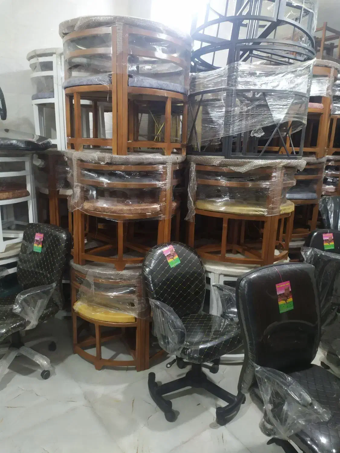 صندلی چرخدار|صندلی و نیمکت|زاهدان, |دیوار