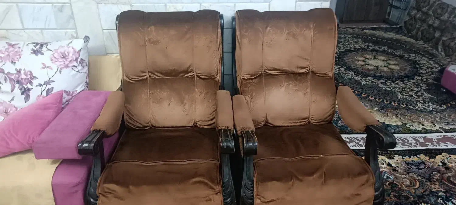 فروش دو دست مبل راحتی و مدل آمریکایی چوبی|مبلمان خانگی و میز عسلی|رباط‌کریم, رباط‌کریم|دیوار