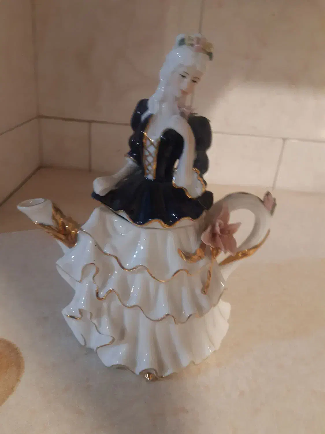 قوری دختر دکوری|قوری، کتری، قهوه‌ساز دستی|تبریز, |دیوار