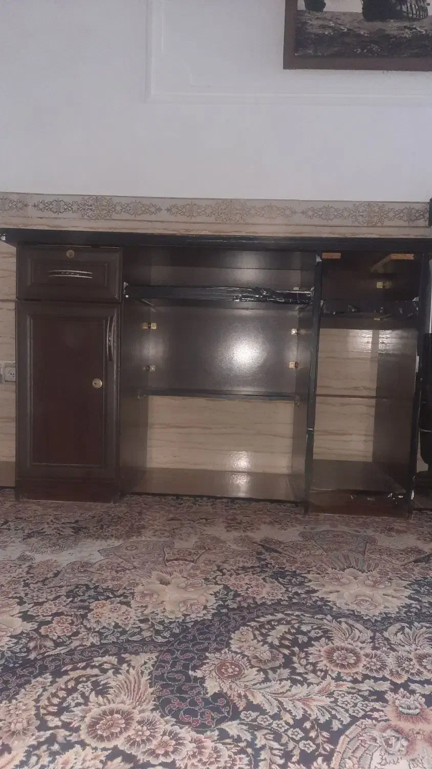 میز کامپیوتر کاملا سالم و محکم کشو دار|میز تحریر و کامپیوتر|اقبالیه, |دیوار