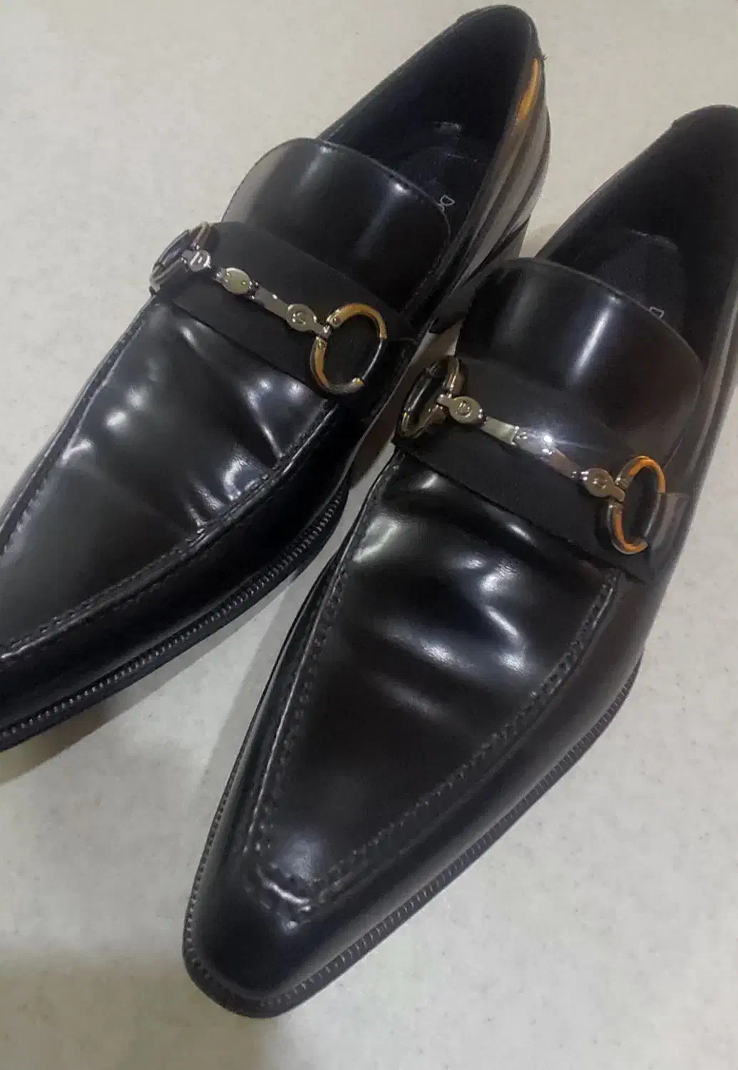 کفش مجلسی ( مردانه )|کیف، کفش، کمربند|اصفهان, باغ دریاچه|دیوار