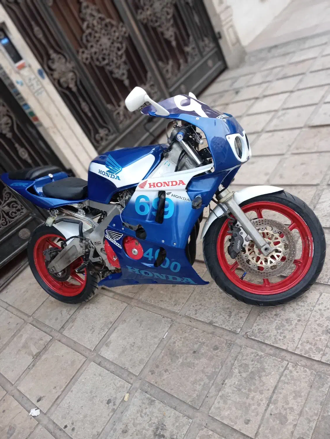 سی بی ار|موتورسیکلت|مشهد, حرم مطهر رضوی|دیوار