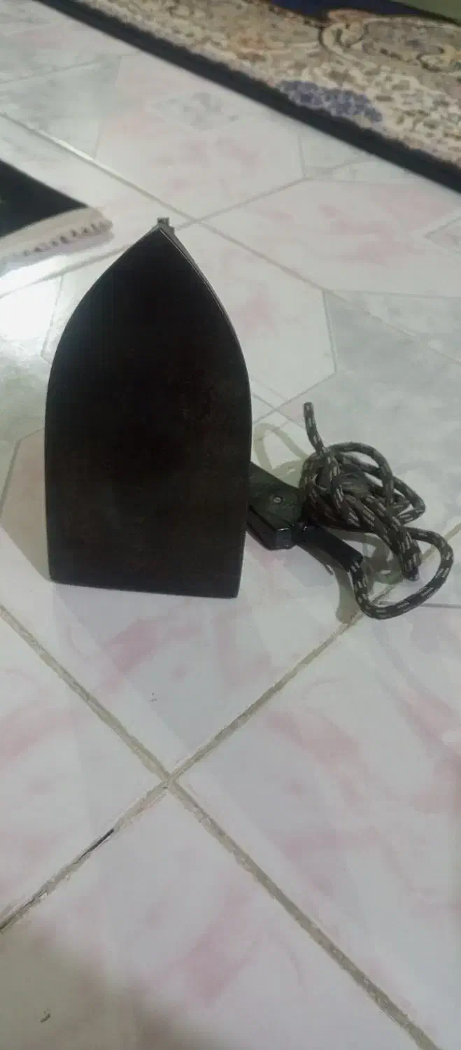 اتوی برقی قدیمی|کلکسیون اشیاء عتیقه|اندیشه, اندیشه فاز ۳|دیوار