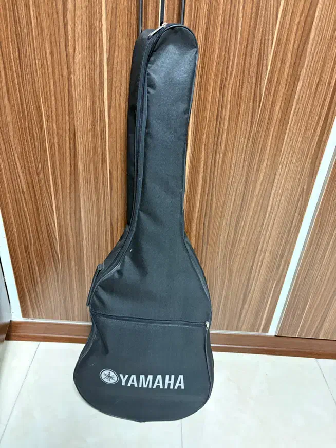 گیتار کلاسیک مبتدی(نایلونی) یاماها|گیتار، بیس، امپلیفایر|صدرا-فارس, فاز ۱|دیوار