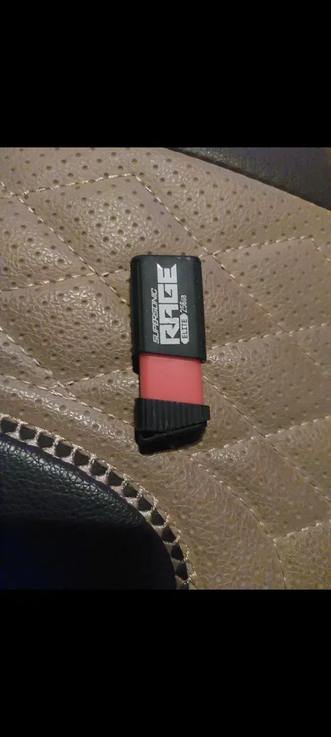 فلش مموری|لوازم جانبی موبایل و تبلت|شیراز, ریشمک|دیوار