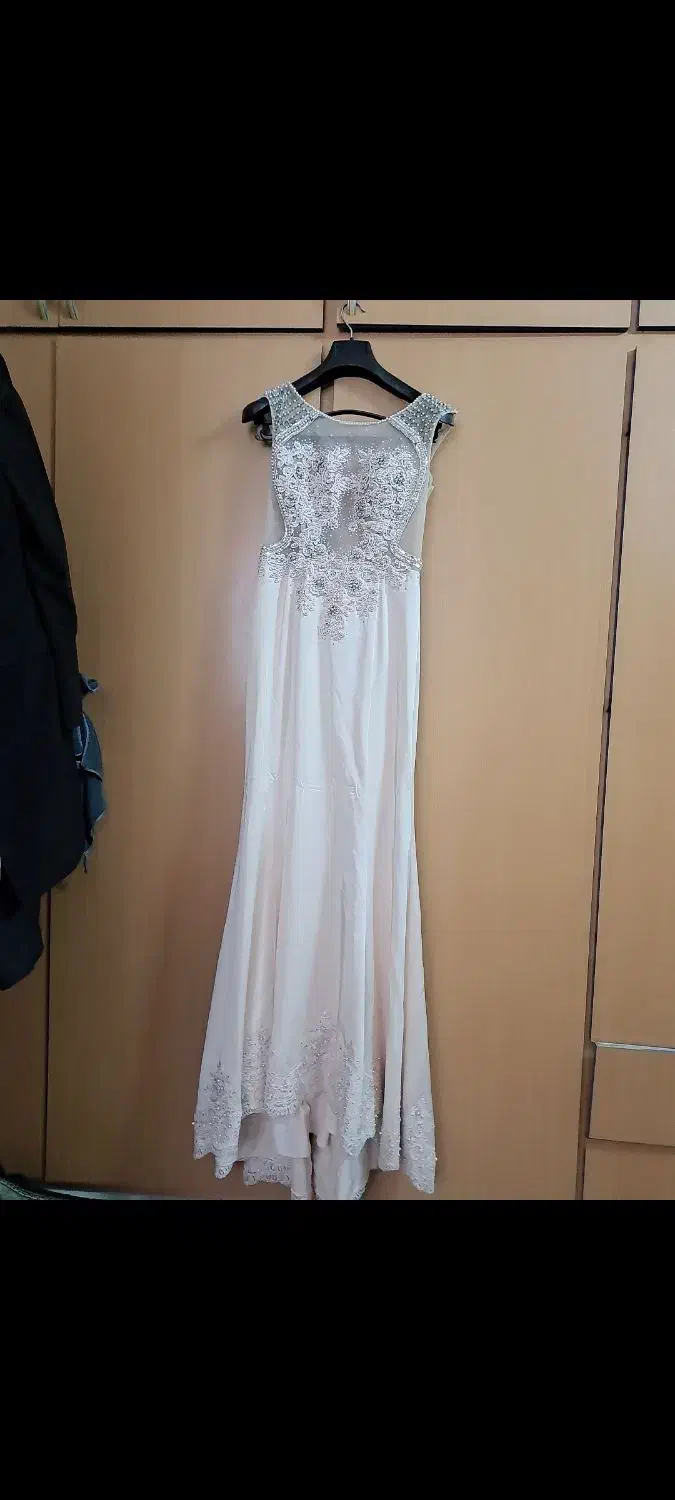 لباس مجلسی|لباس|چمستان, |دیوار