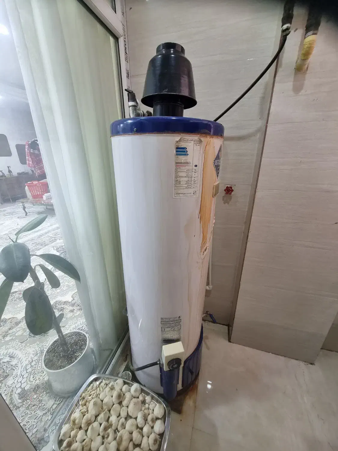 آبگرمکن مخزنی سوراخ|آبگرمکن، پکیج، شوفاژ|اهواز, امانیه|دیوار