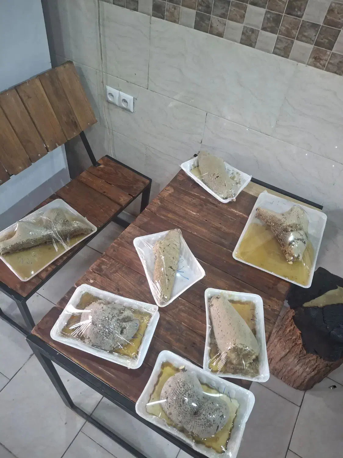 عسل کوهی سر شاخه تضمینی|خوردنی و آشامیدنی|جره و بالاده, |دیوار