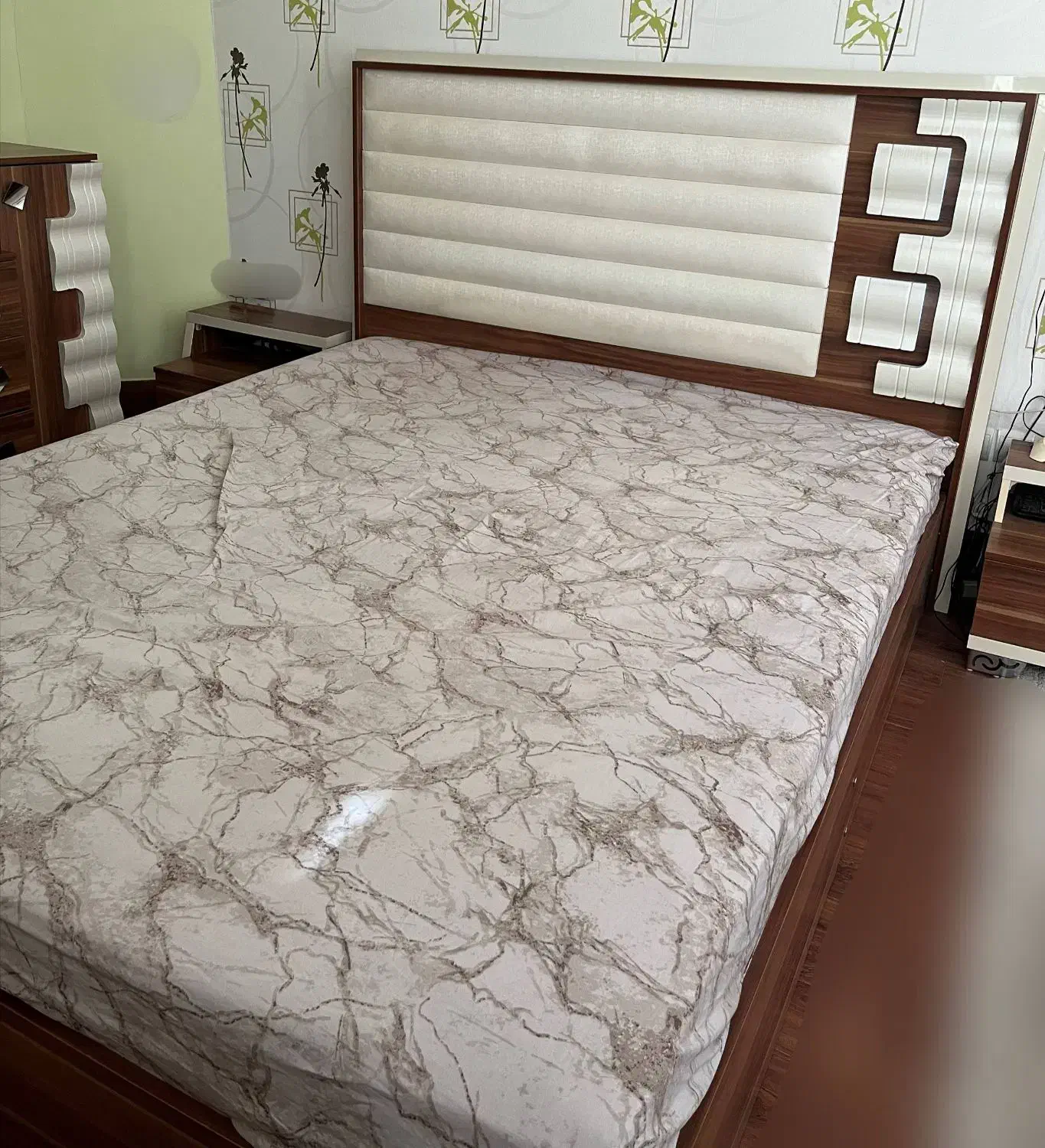 تخت خواب دو نفره  ۱۶۰×۲۰۰|تخت و سرویس خواب|بیرجند, |دیوار