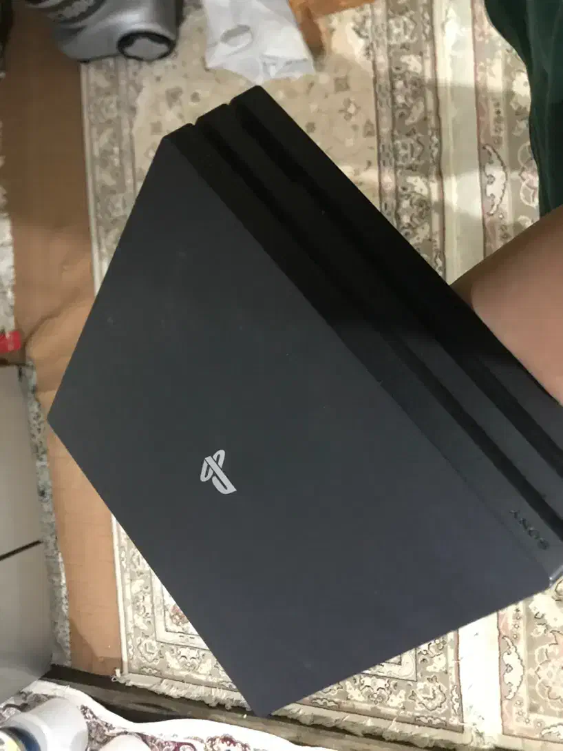 PS4 pro تک دسته همراه با دوعدد دیسک بازی|کنسول، بازی ویدئویی و آنلاین|اهواز, کوی باهنر|دیوار