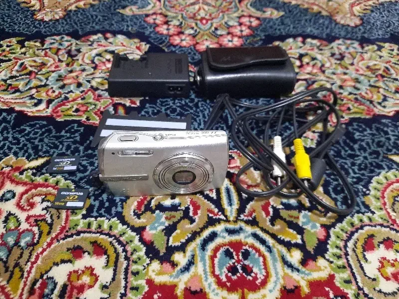 دوربین عکاسی و فیلمبرداری الیمپوس با کارتون رم ۱۶|دوربین عکاسی و فیلمبرداری|تهران, دهم فروردین|دیوار