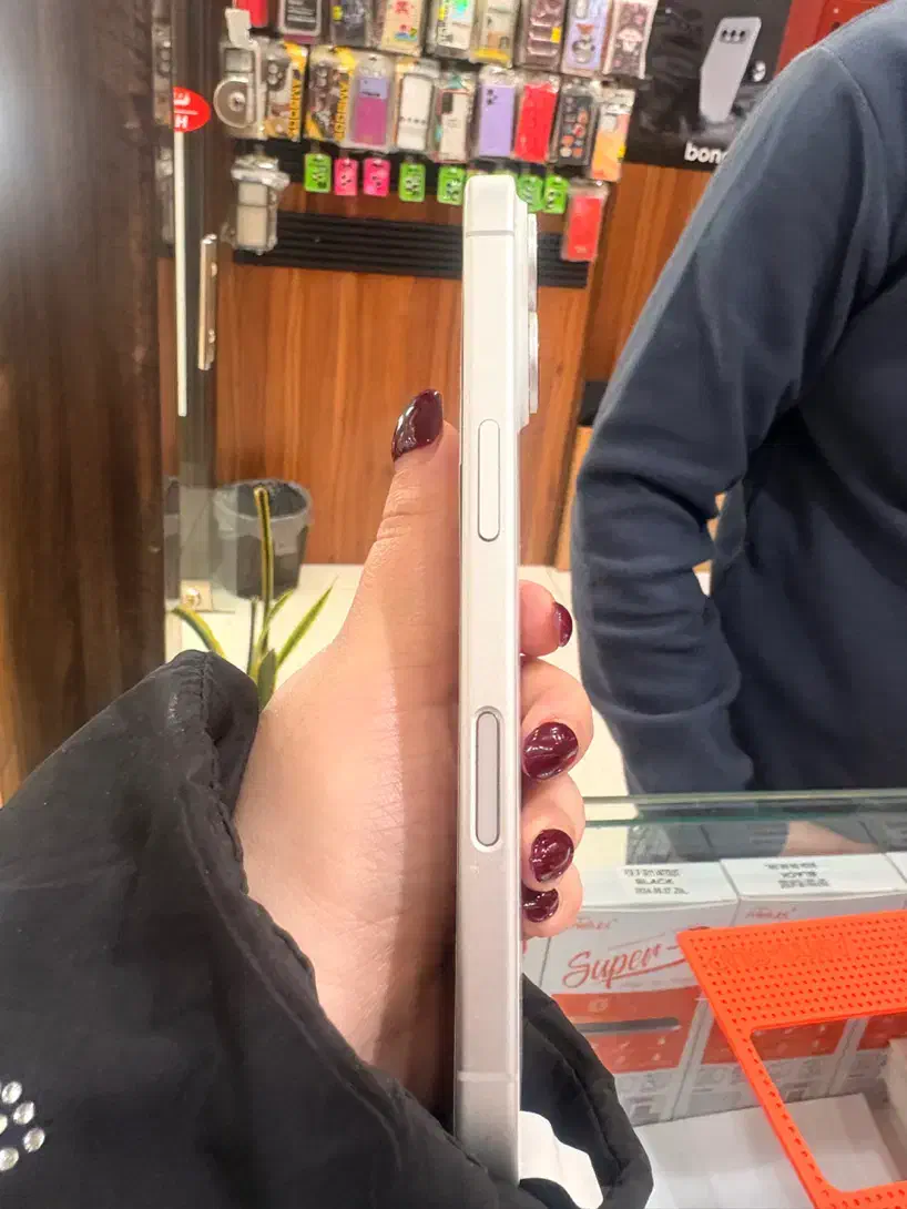 ۱۶ نرمال سفید باطری ۹۹ ده ماه گارانتی نقد و اقساط|موبایل|تهران, نصرت|دیوار