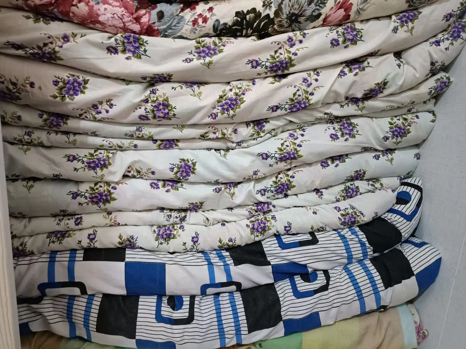 لحاف|رختخواب، بالش، پتو|لاهیجان, لیل|دیوار