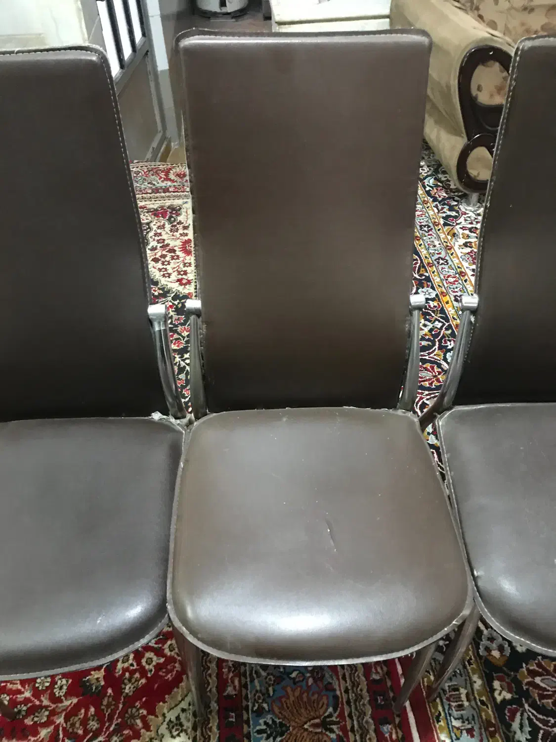 صندلی|میز و صندلی غذاخوری|قم, چهل درخت‎|دیوار