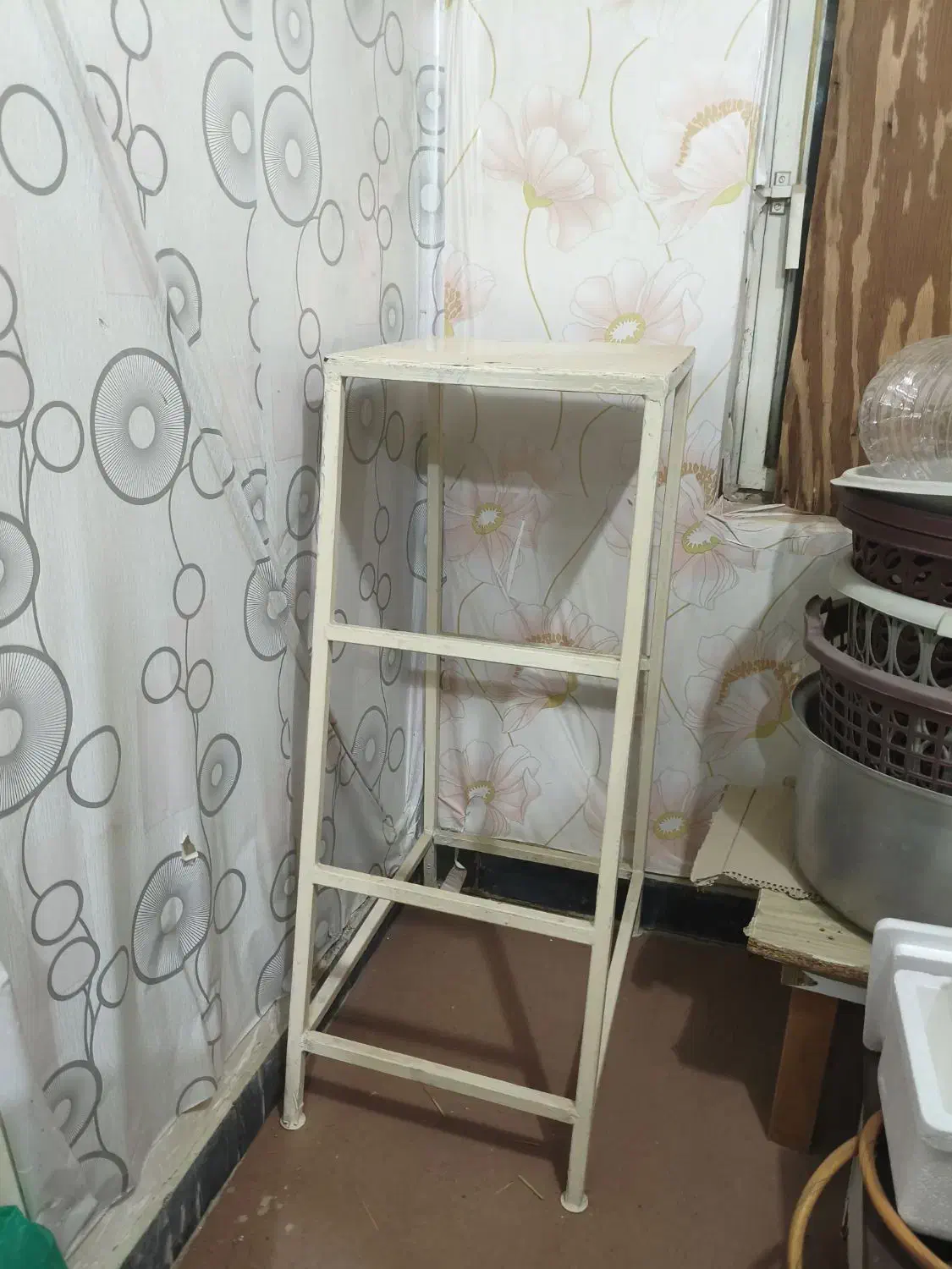 چهار پایه تمیز فلزی|صندلی و نیمکت|شوشتر, |دیوار