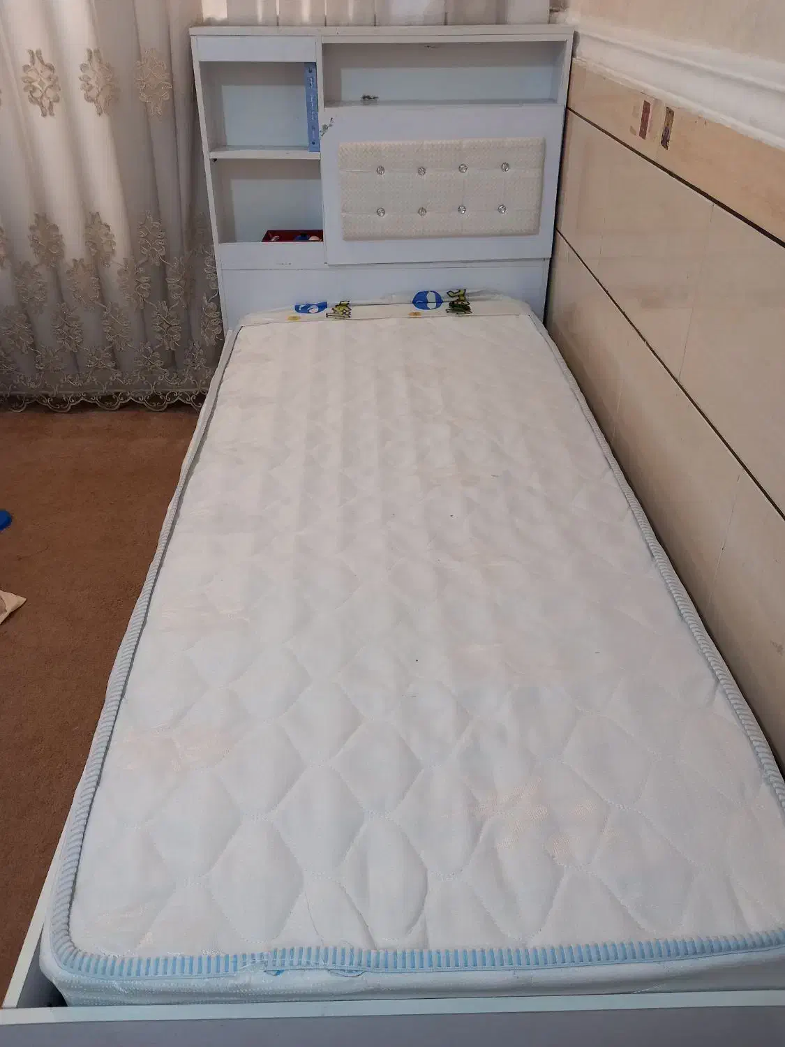 تخت خواب نوجوان نو تمیز|تخت و سرویس خواب|امیدیه, |دیوار