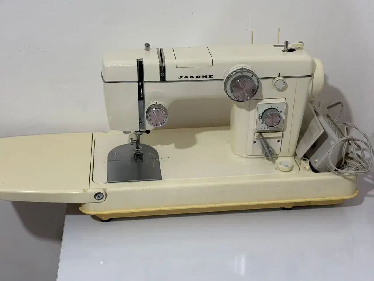 چرخ خیاطی|چرخ خیاطی و ریسندگی|ماکو, |دیوار