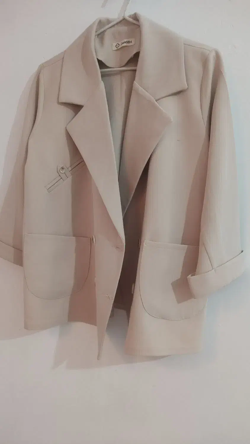 کت شیک اصلا استفاده نشده عکس تن خورش  رو گزاشتم|لباس|گلبهار, شهر جدید گلبهار|دیوار