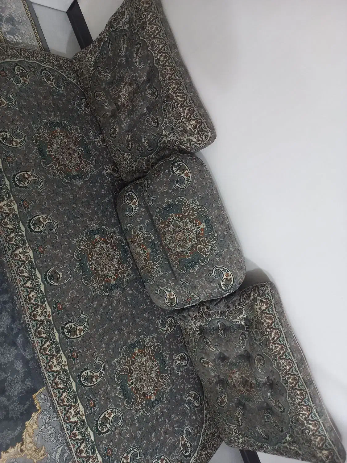 پشتی شاه نشین|پشتی|اقبالیه, |دیوار