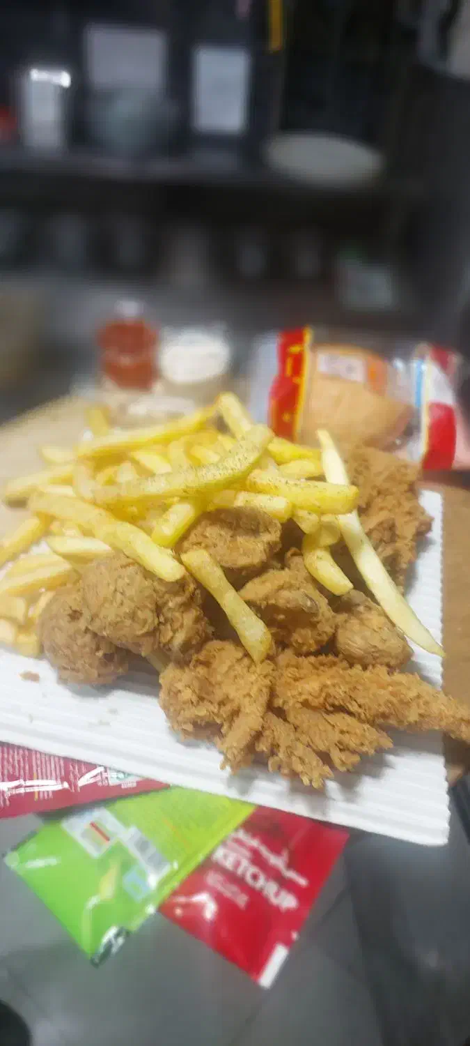 پیتزا زن ،ساندویچ زن،کارگر  ساده|استخدام خدمات فروشگاه و رستوران|تهران, گلستان (شهرک راه آهن)|دیوار