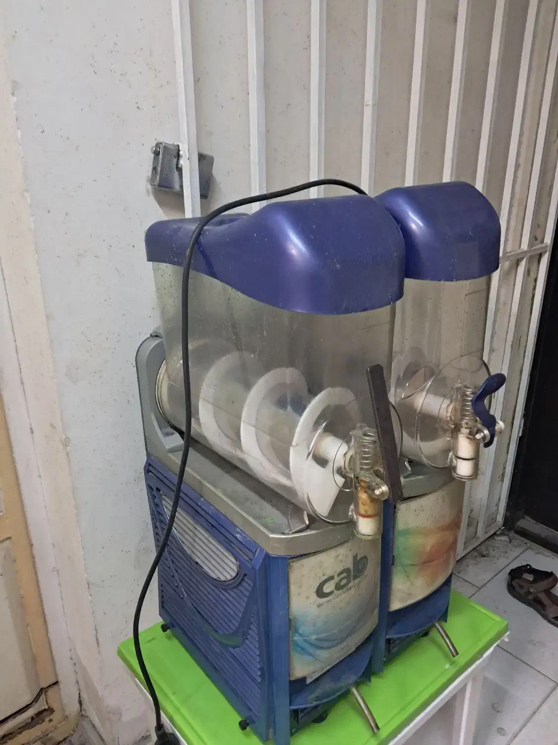 فروش فوری دستگاه یخ در بهشت و بستنی ساز|کافی‌شاپ و رستوران|شوشتر, |دیوار