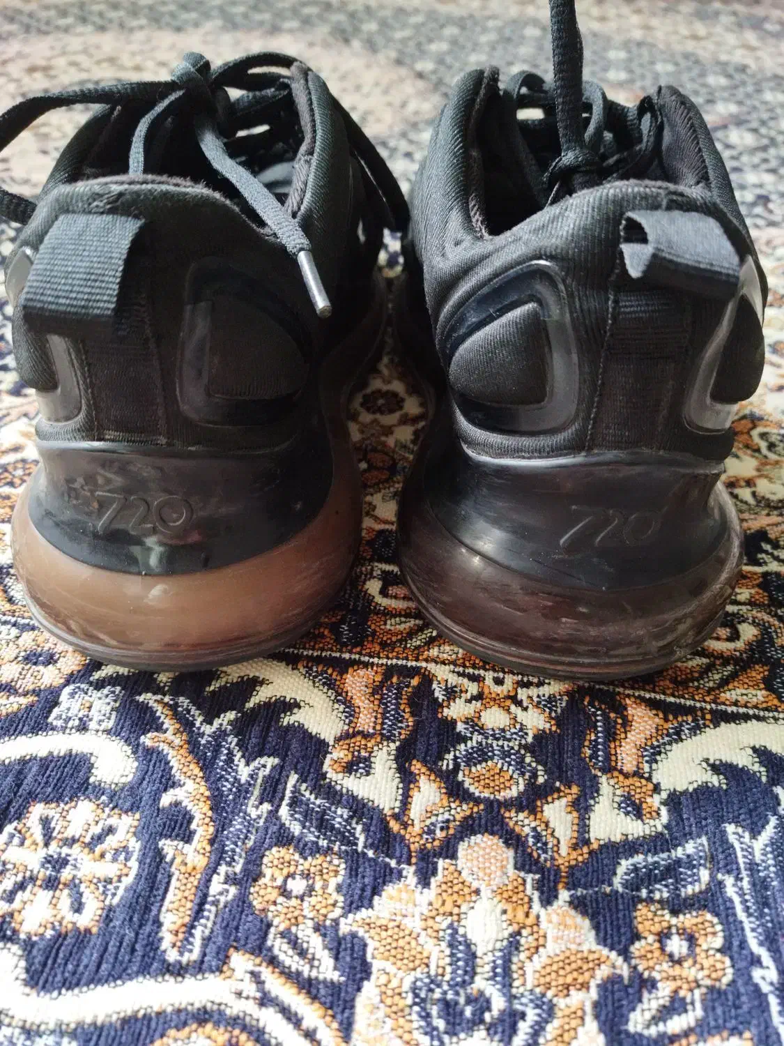 کتونی|کیف، کفش، کمربند|سیلاخور, |دیوار