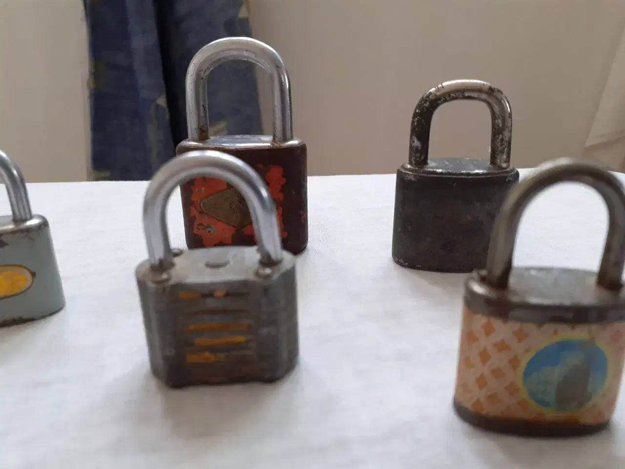 تعدادی قفل های کلکسیونی|کلکسیون اشیاء عتیقه|بجنورد, |دیوار