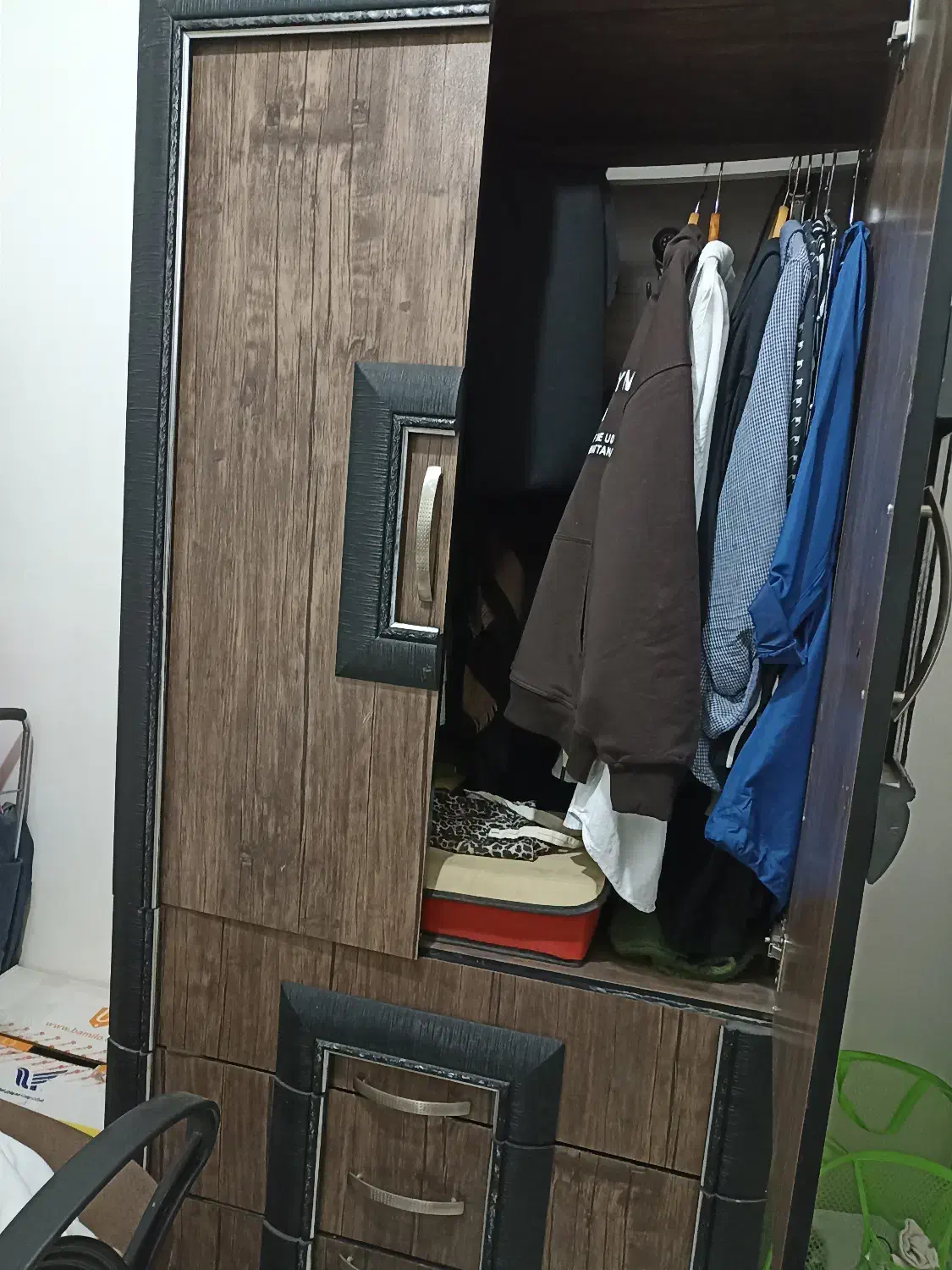 کمد|جاکفشی، کمد، دراور|هشتگرد, شهرک ولیعصر (مهستان)|دیوار