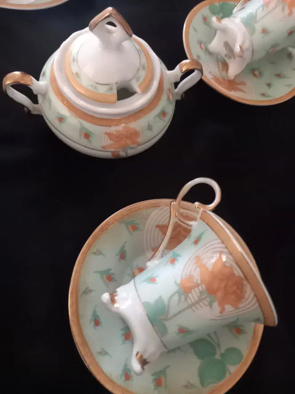 تعدادی ظروف بلور و چینی|ظروف سرو و پذیرایی|قم, نوبهار|دیوار