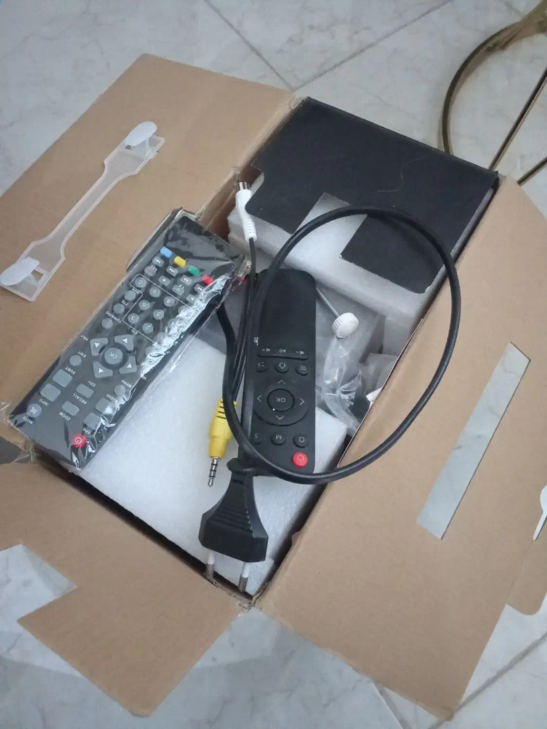 ویدئو پرژکتور Owlenz  در حد نو|تلویزیون و پروژکتور|بروجرد, |دیوار