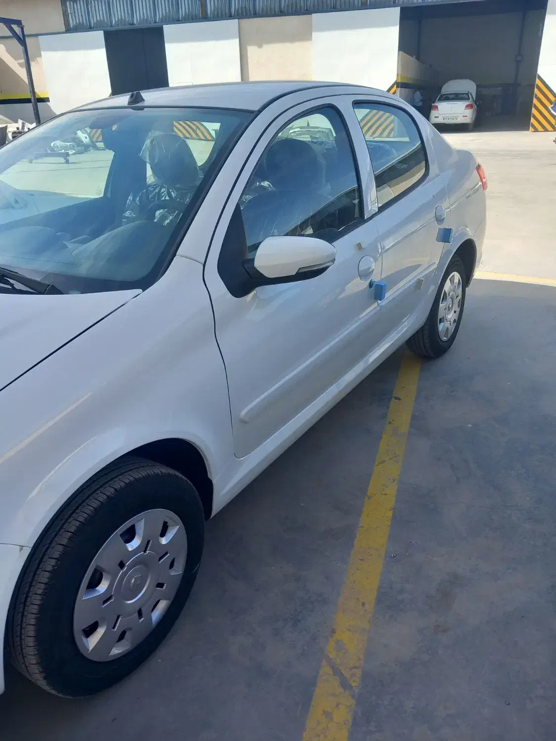 ماشین داخل نمایندگی امروز رسیده کارت تلای داره|خودرو سواری و وانت|کرمان, |دیوار