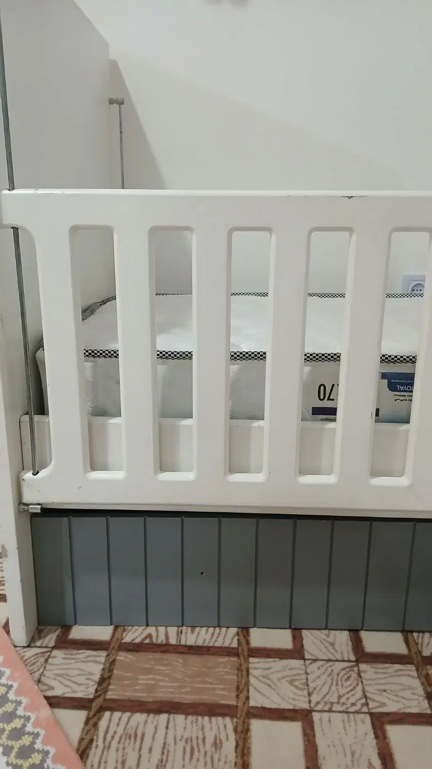 تخت خواب  کودک در حد|تخت و صندلی بچه|تربت جام, حافظ|دیوار