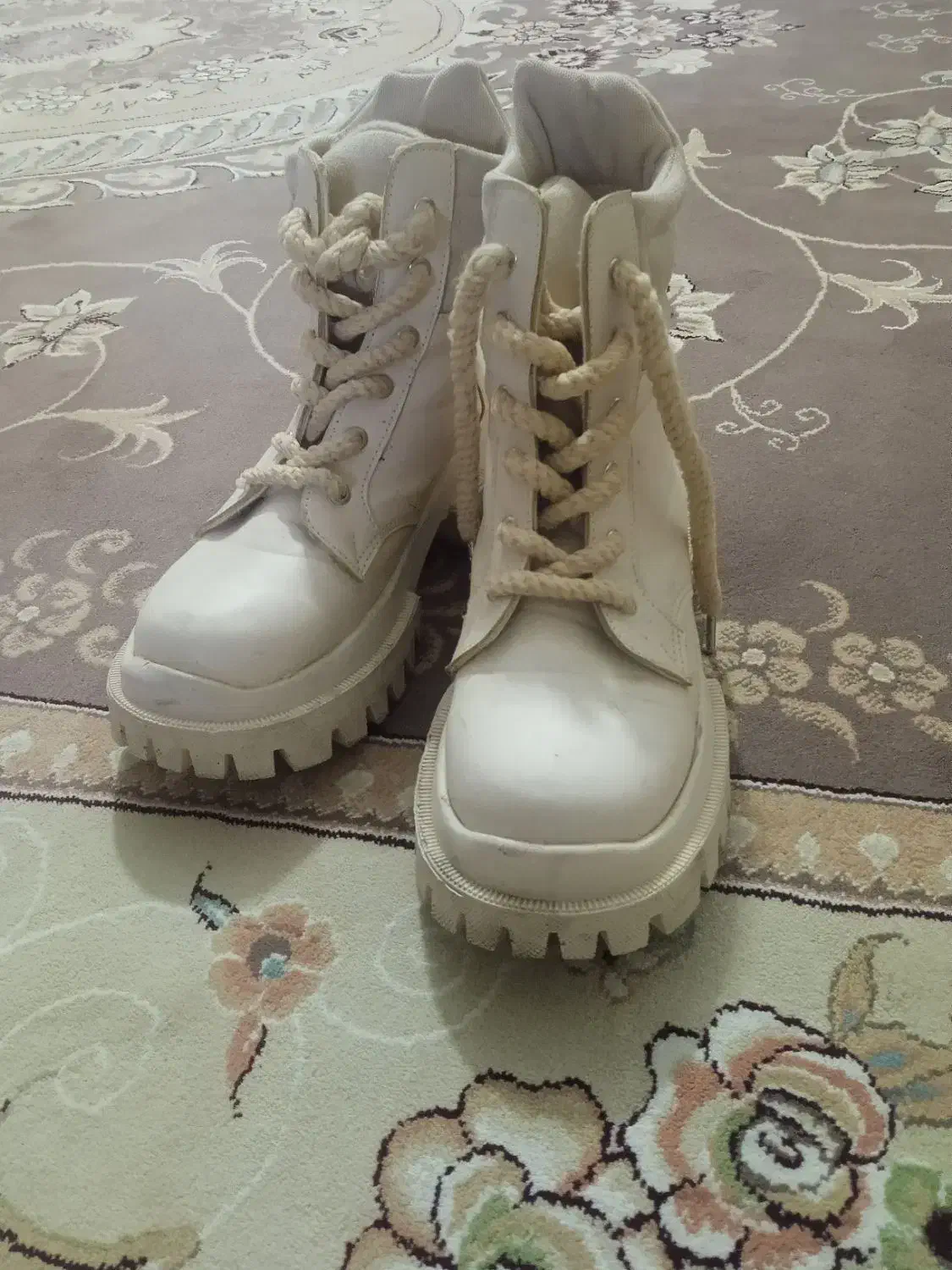 نیم بوت|کیف، کفش، کمربند|خرمدره, |دیوار