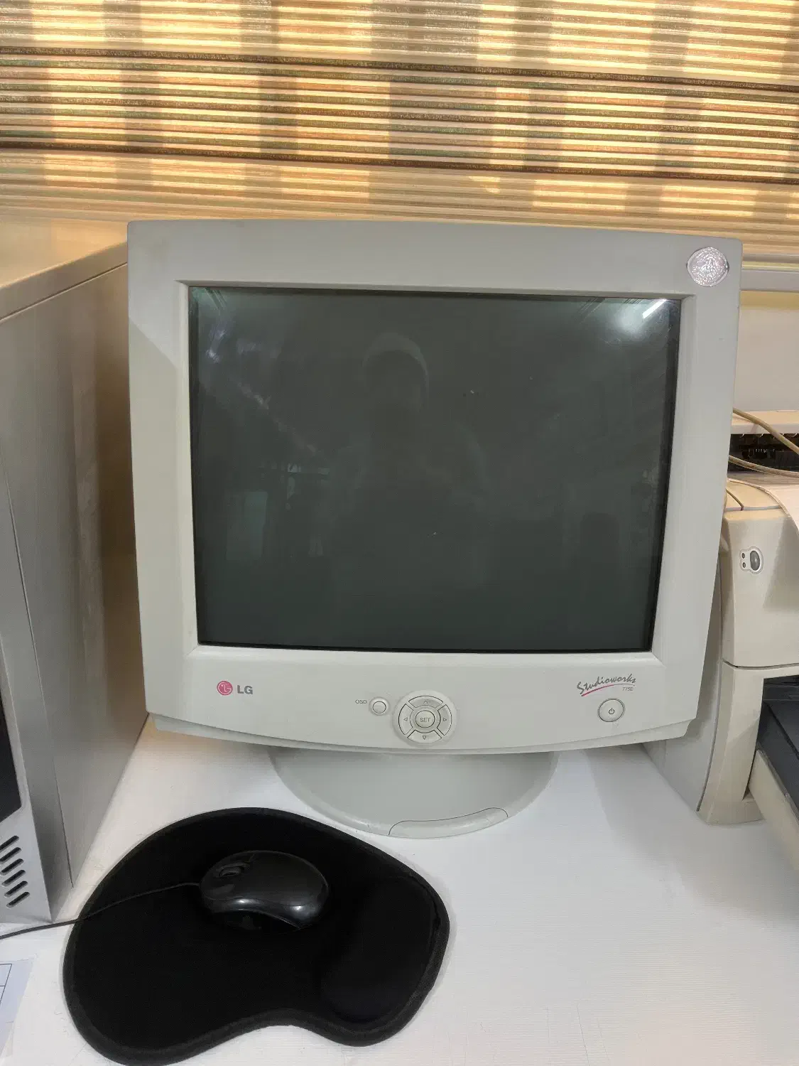 مانیتور ال جی کلاسیک|قطعات و لوازم جانبی رایانه|پردیس, شهرک صنعتی کمرد|دیوار