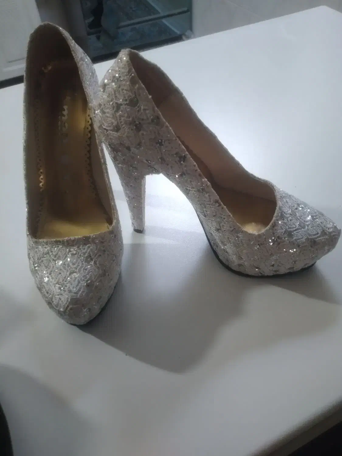 دو جفت کفش پاشنه بلند|کیف، کفش، کمربند|سلماس, |دیوار