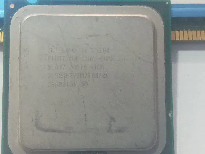 ۲ عدد رم ۲ گیگ ddr3 ویک cpu دوهسته ای اینتل|قطعات و لوازم جانبی رایانه|تهران, شهرک رضویه|دیوار