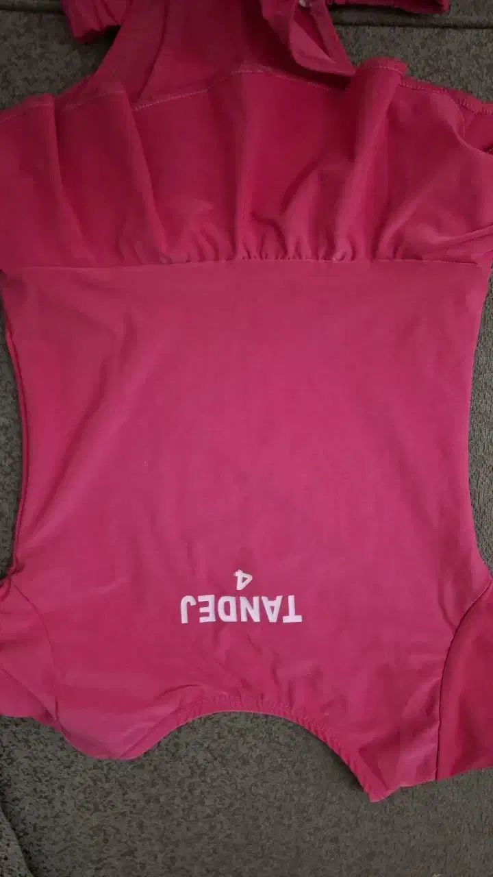 لباس ژیمناستیک دخترانه|لباس|قدس, شهر‌قدس|دیوار