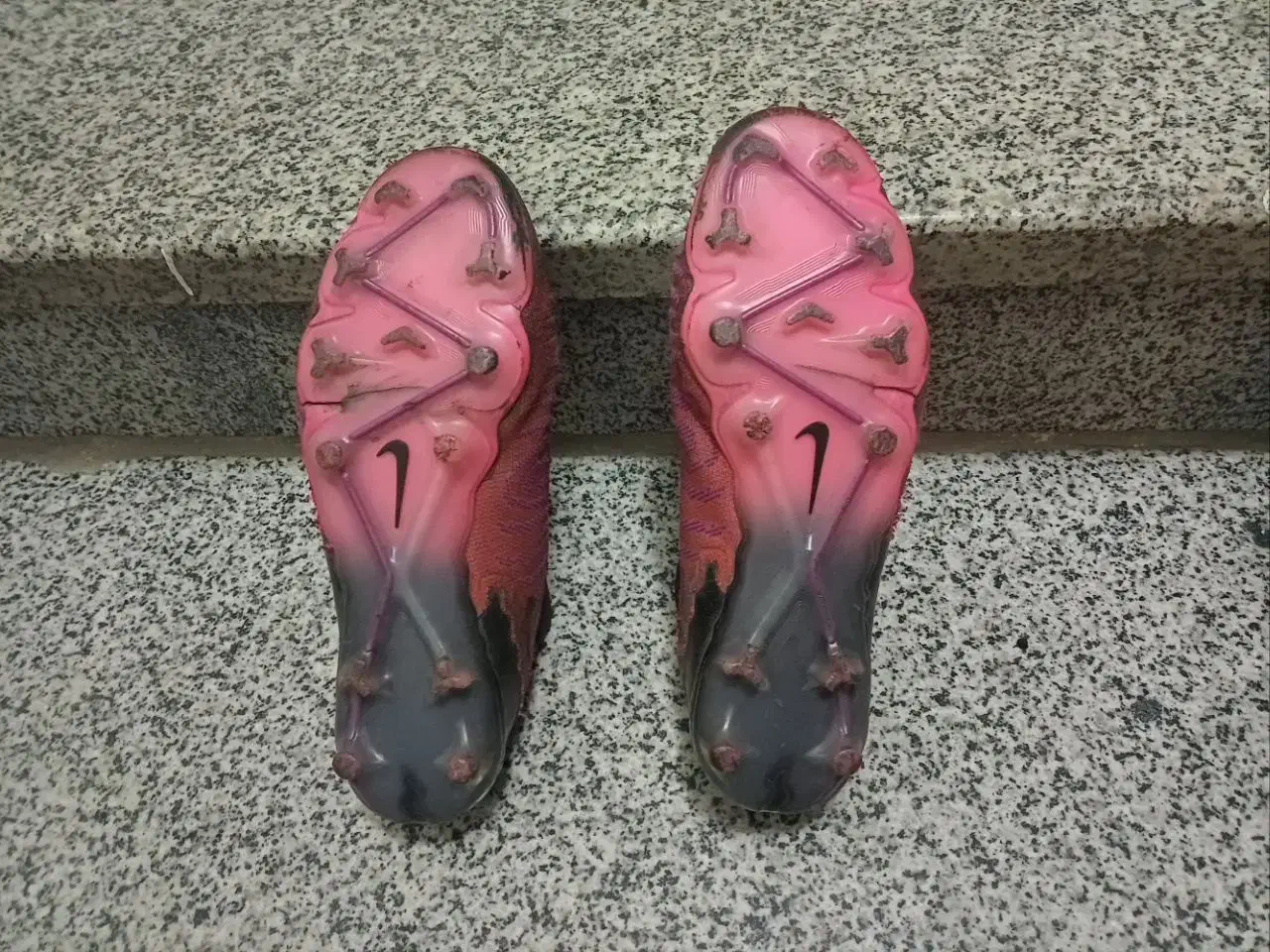 استوک فانتوم فوتبال|کیف، کفش، کمربند|کرج, شهرک جهان‌نما|دیوار