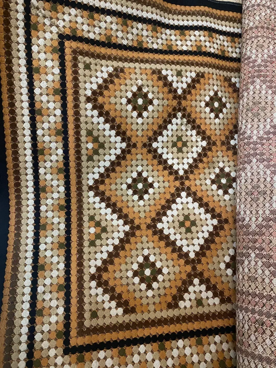 فرش در حد نو|فرش|لاهیجان, کوی خزر|دیوار