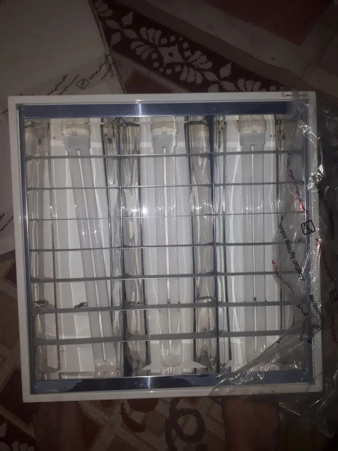 چراغ سقفی ۶۰ در ۶۰|لامپ و چراغ|میانه, |دیوار