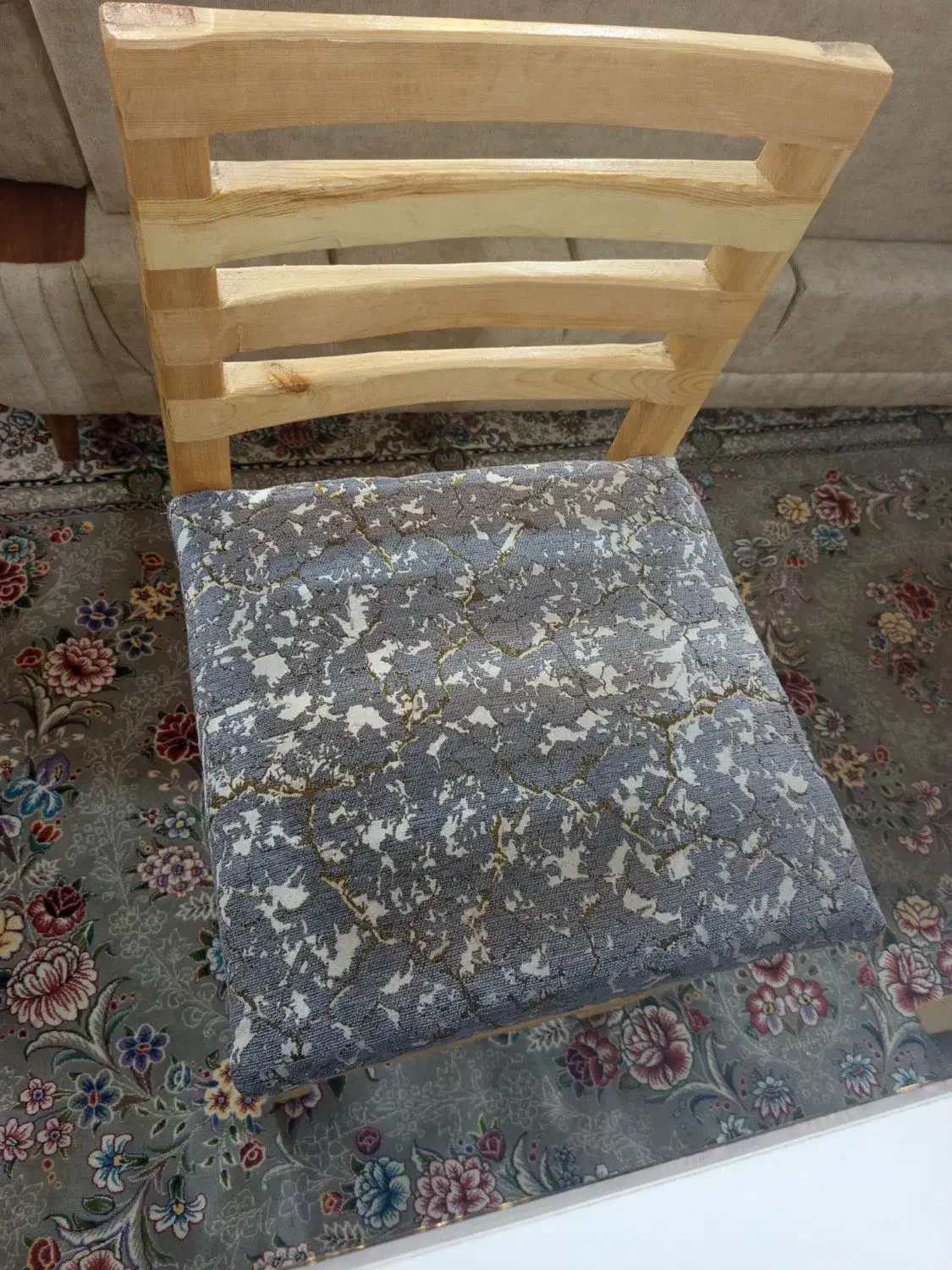 صندلی چوبی روسی نو|صندلی و نیمکت|بروجن, |دیوار