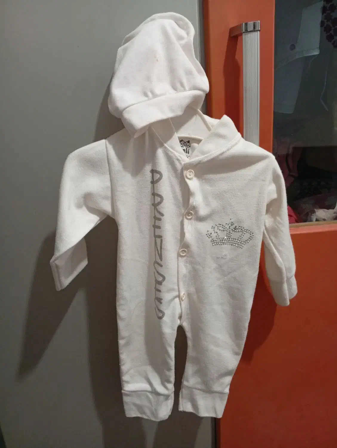 لباس نوزادی|لباس|قم, نیروگاه|دیوار