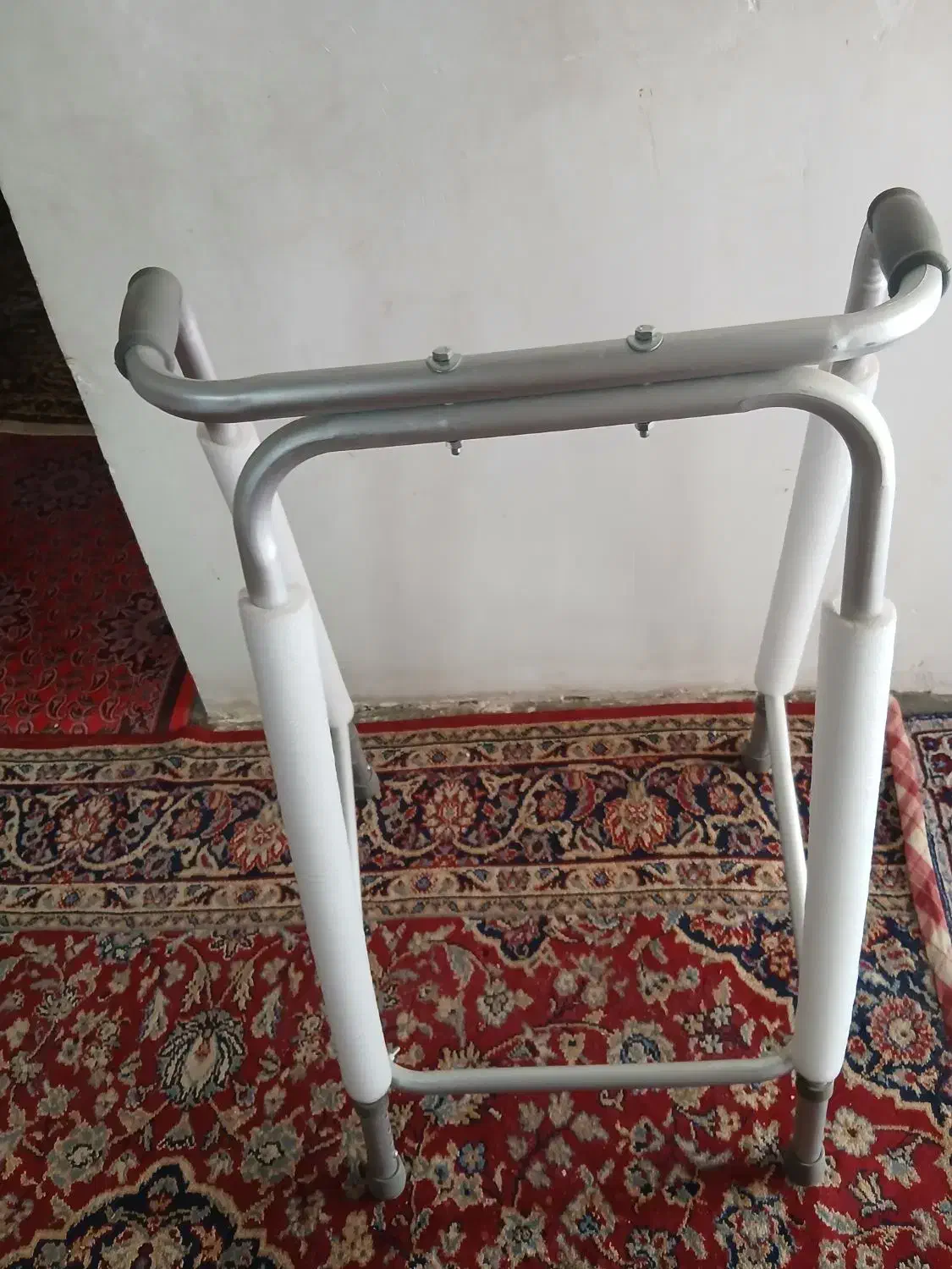 واکر نو|پزشکی|دماوند, گیلاوند|دیوار