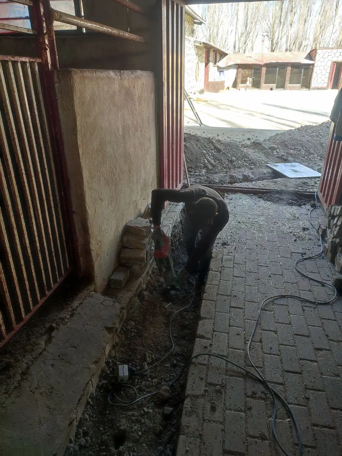 تخریب جزعی وکلی ساختمان حمل مصالح به طبقات|خدمات پیشه و مهارت|اردبیل, |دیوار