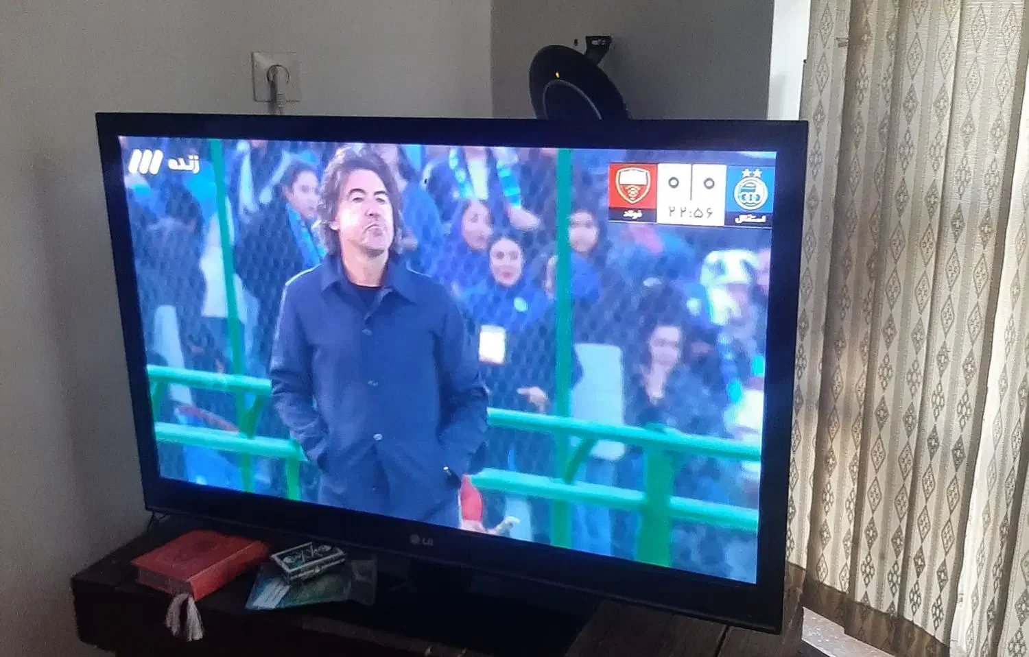 ال سی دی ۴۲ اینچ سالم آنتن و بلوتوث وای فای|تلویزیون و پروژکتور|شیراز, کوی زهرا|دیوار