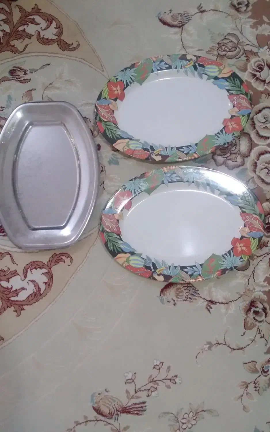 مقداری ظرف به فروش میرسد|ظروف سرو و پذیرایی|قم, کلهری|دیوار