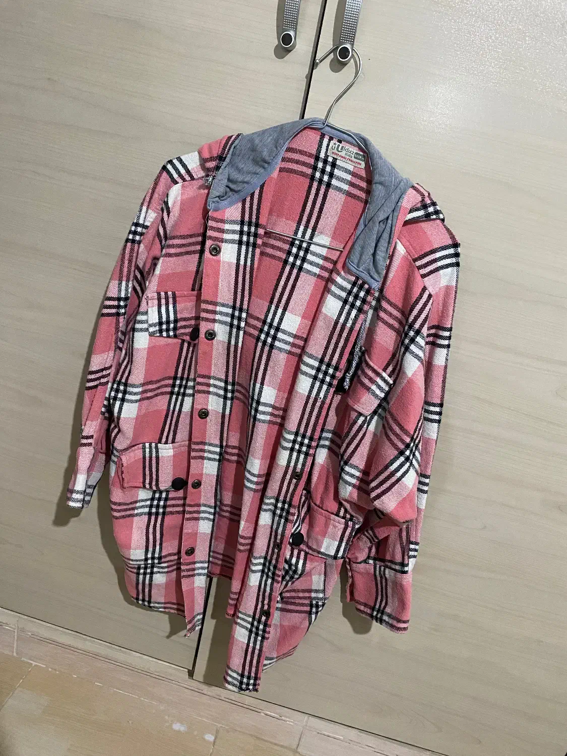 لباس در حد نو|لباس|مهاجران, |دیوار