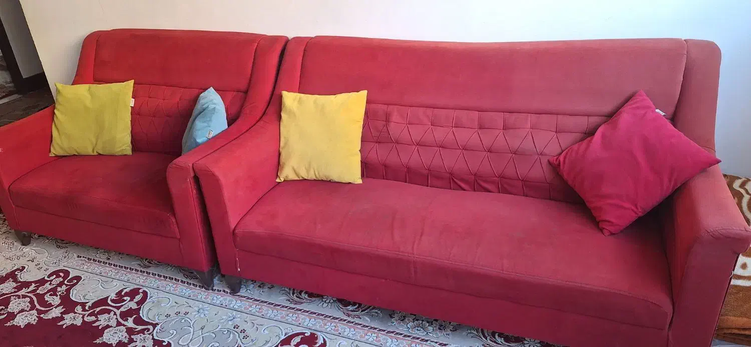 مبل دو تیکه یک سه نفره و یک دونفره|مبلمان خانگی و میز عسلی|فولادشهر, مسکن مهر فولادشهر|دیوار