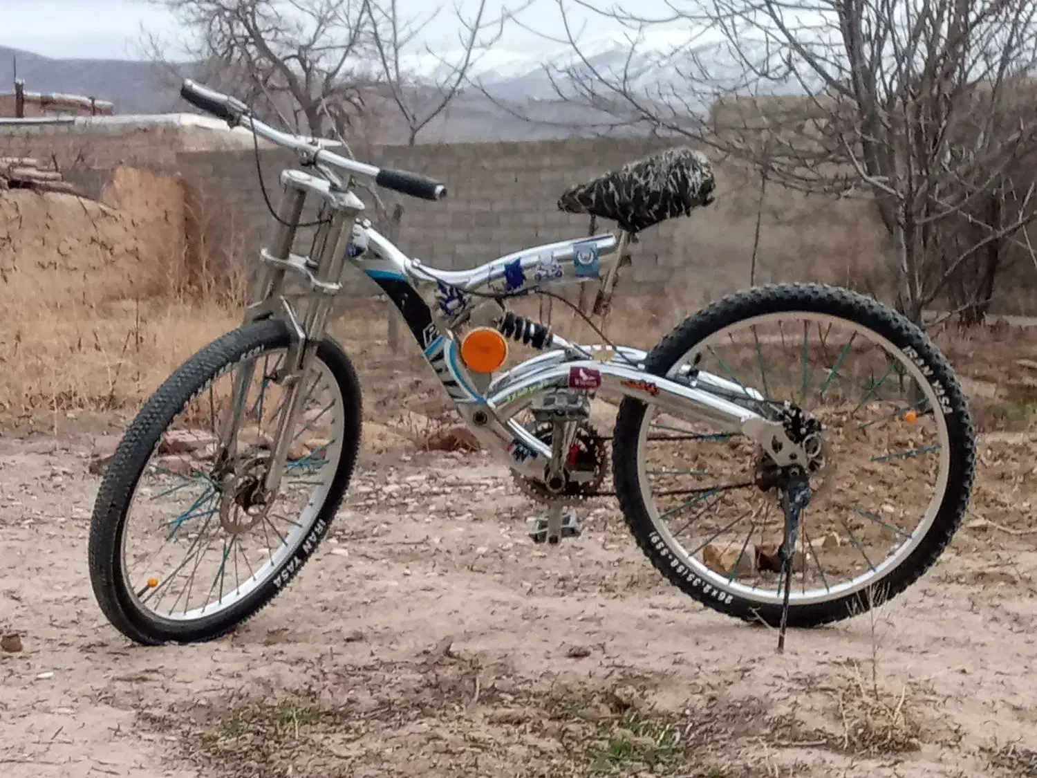 دوچرخه|دوچرخه، اسکیت، اسکوتر|آشخانه, |دیوار